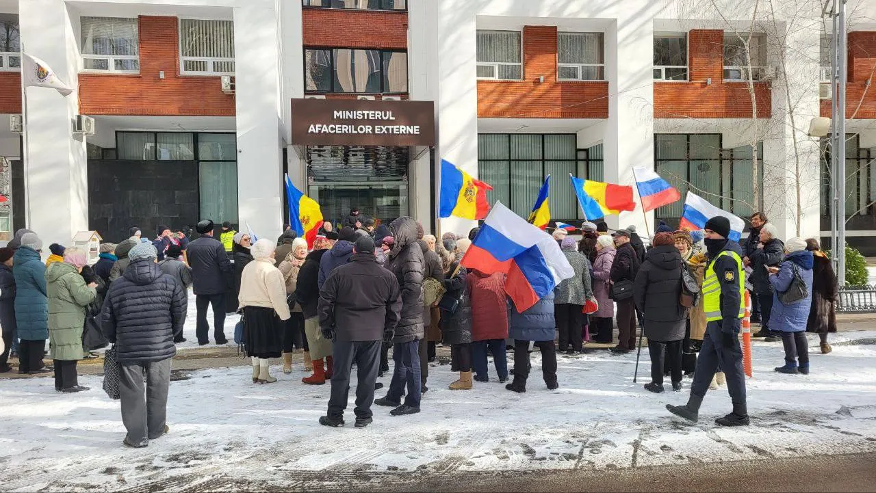 Protest la Chișinău împotriva închiderii Centrului Rus de Știință și Cultură