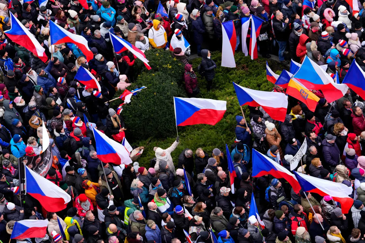 В Праге тысячи человек протестовали против правительства
