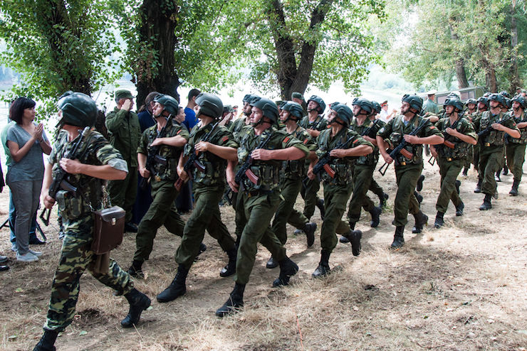 Exerciţii militare în Transnistria, cu blindate și arme de ultima generație