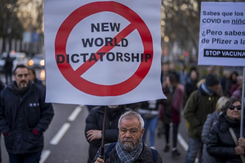 В Европе прошли массовые протесты: Это изнасилование прав и свобод
