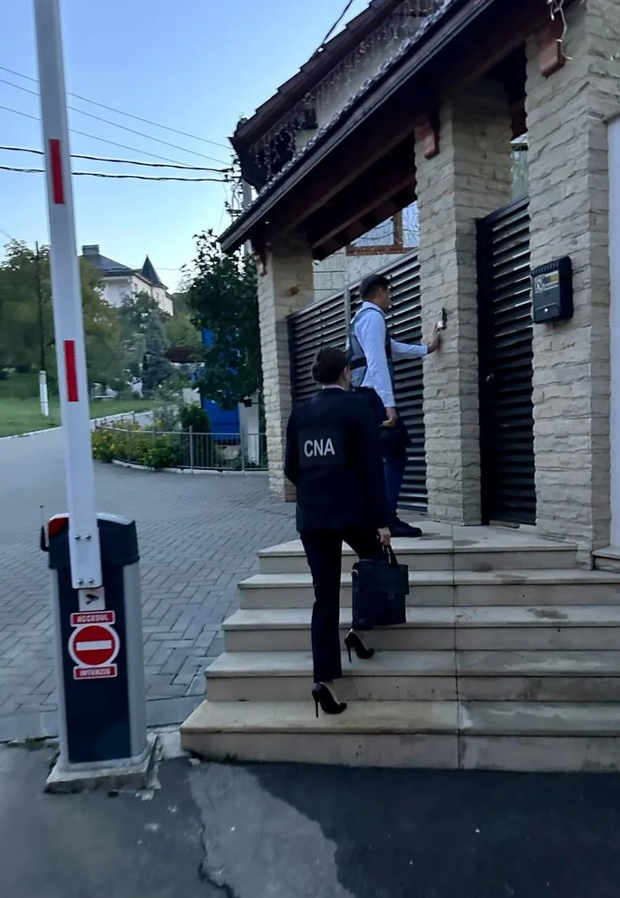 Percheziții într-un dosar de corupere: Sunt implicați funcționari ai Primăriei Chișinău