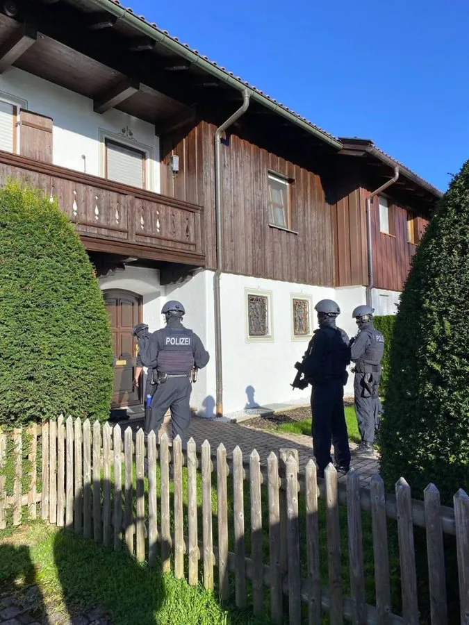 В Германии прошли обыски на виллах Алишера Усманова