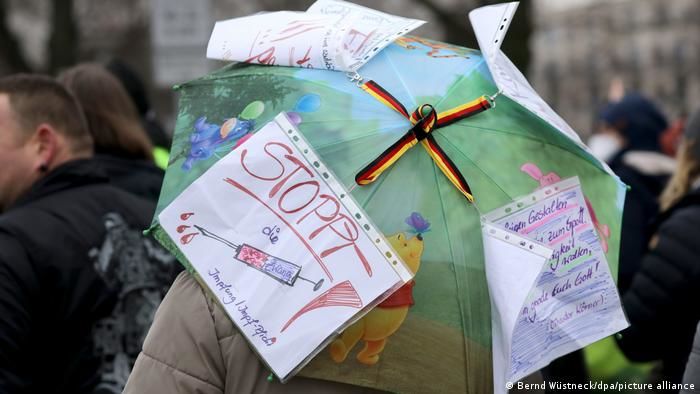 Тысячи жителей Германии протестовали против коронавирусных ограничений