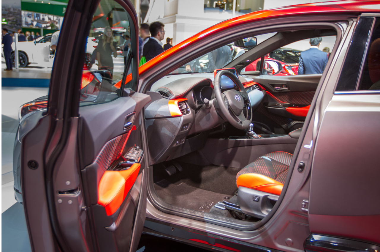 Во Франкфурте состоялась мировая премьера концептуального кроссовера Toyota C-HR Hy-Power