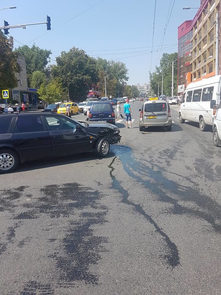 ДТП парализовало движение на столичной улице Алеку Руссо
