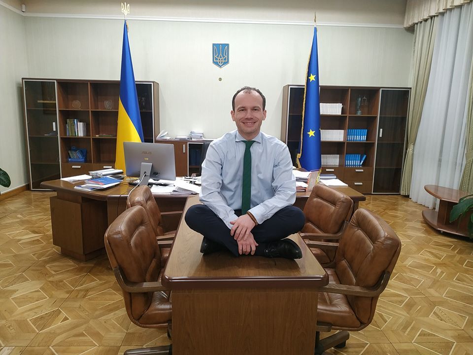 Министр юстиции Украины выложил в соцсети фото ботинок на столе