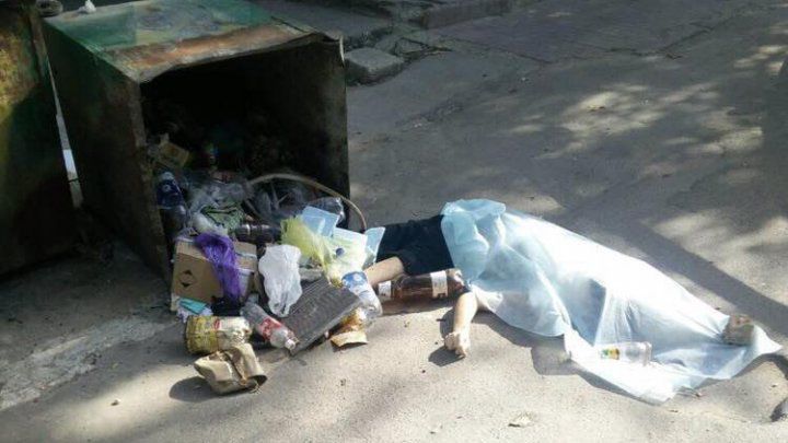 На Ботанике рядом с мусорками обнаружили труп женщины