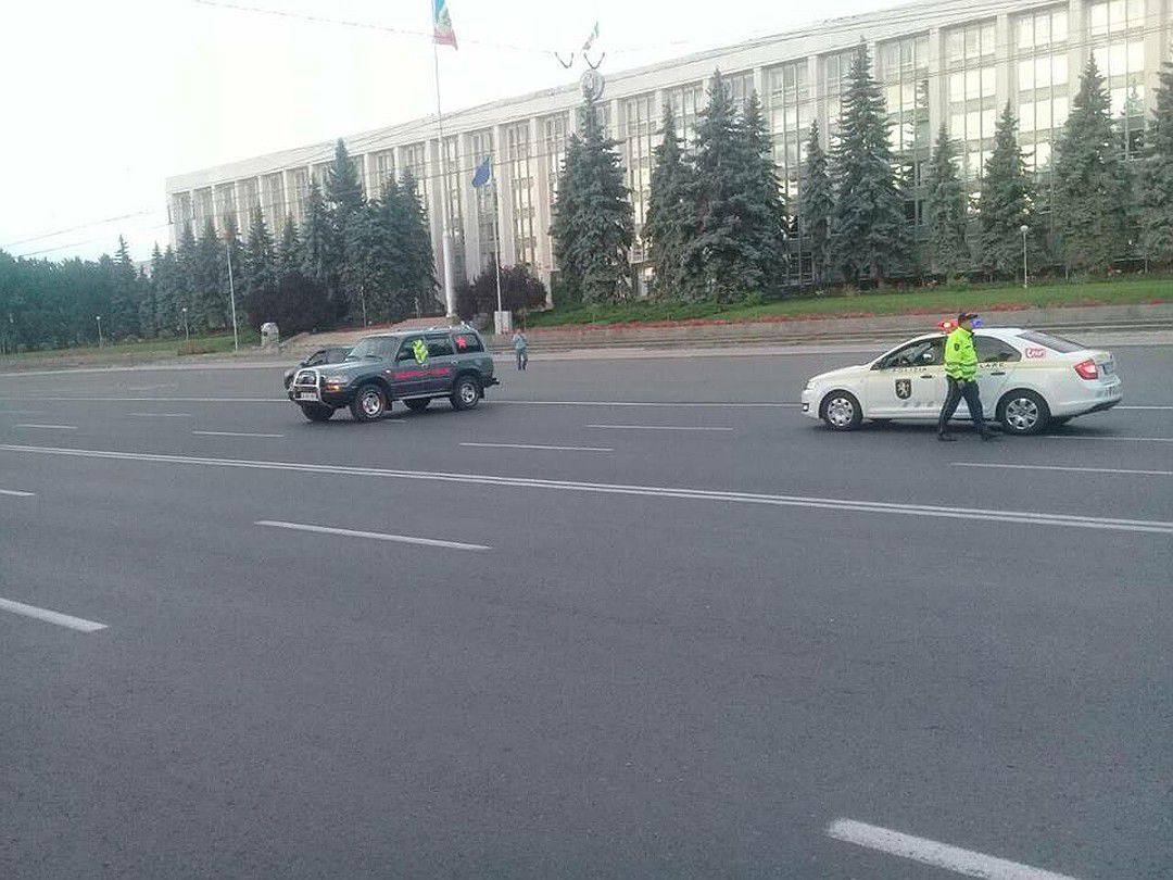 Водитель заблокировал две полосы в центре Кишинева