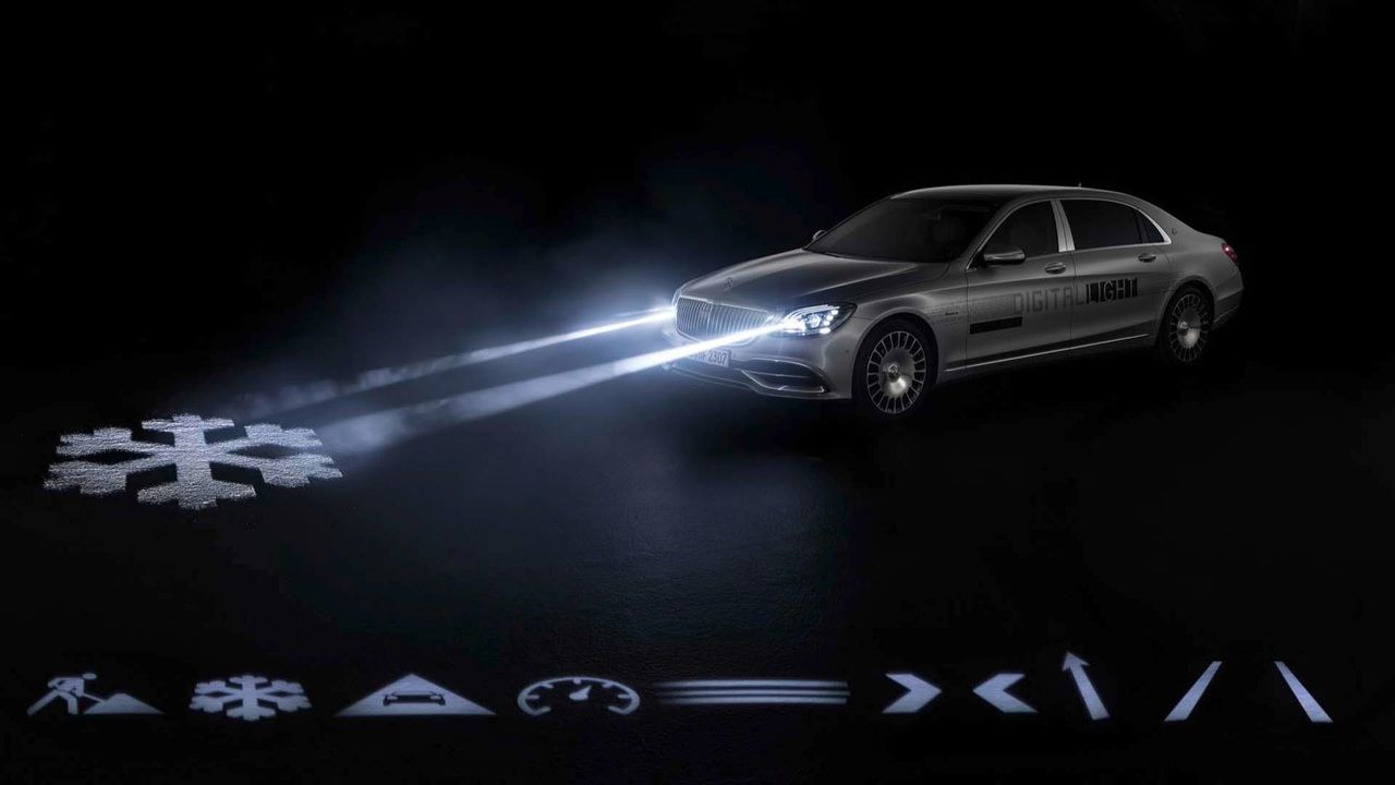 Mercedes-Maybach S-Class научили проецировать картинки на дорогу
