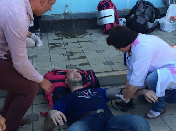 Навального и его соратников избили казаки