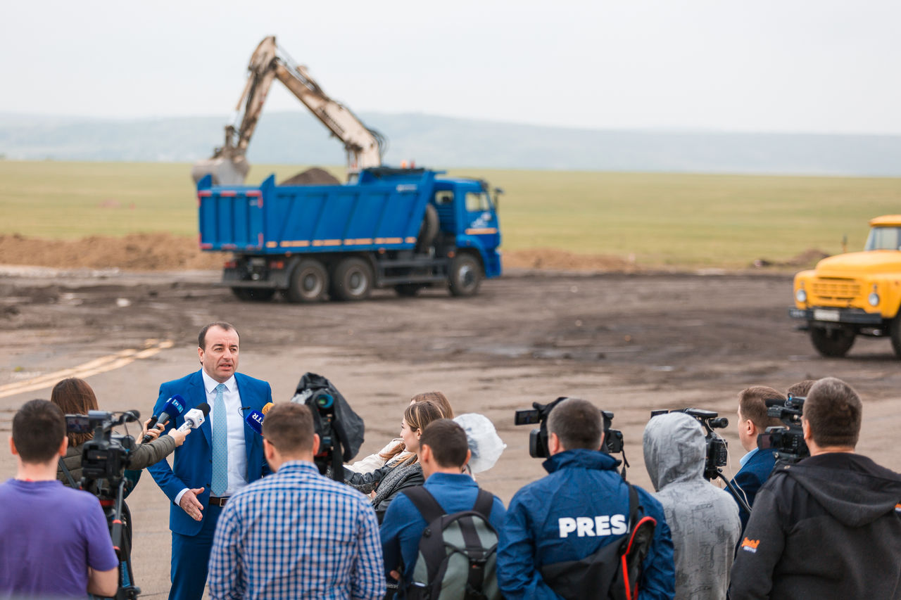 Реконструкция второй взлетно-посадочной полосы в кишиневском аэропорту вышла на финишную прямую ®