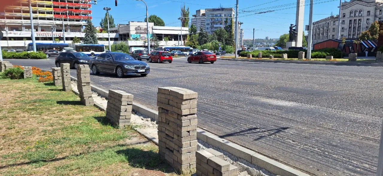 La Chișinău a început reparația străzii Ciuflea. Va fi amenajată o pistă pentru bicicliști