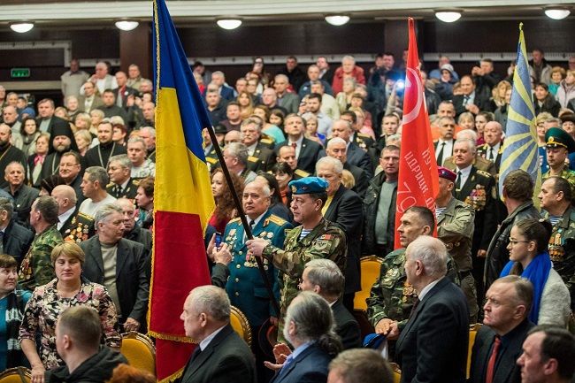 В День защитника Отечества Додон наградил группу военных