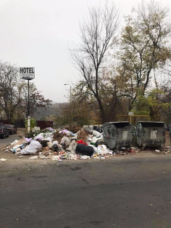 Муниципальные службы убрали гору мусора с улицы на Телецентре