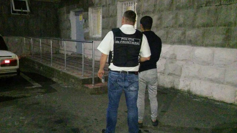 Гражданин Турции искусал себе подушечки пальцев, чтобы не быть узнанным