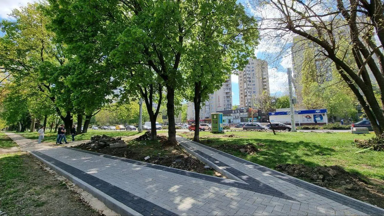 Работы по замене бордюров на бульваре Куза-Водэ подходят к концу