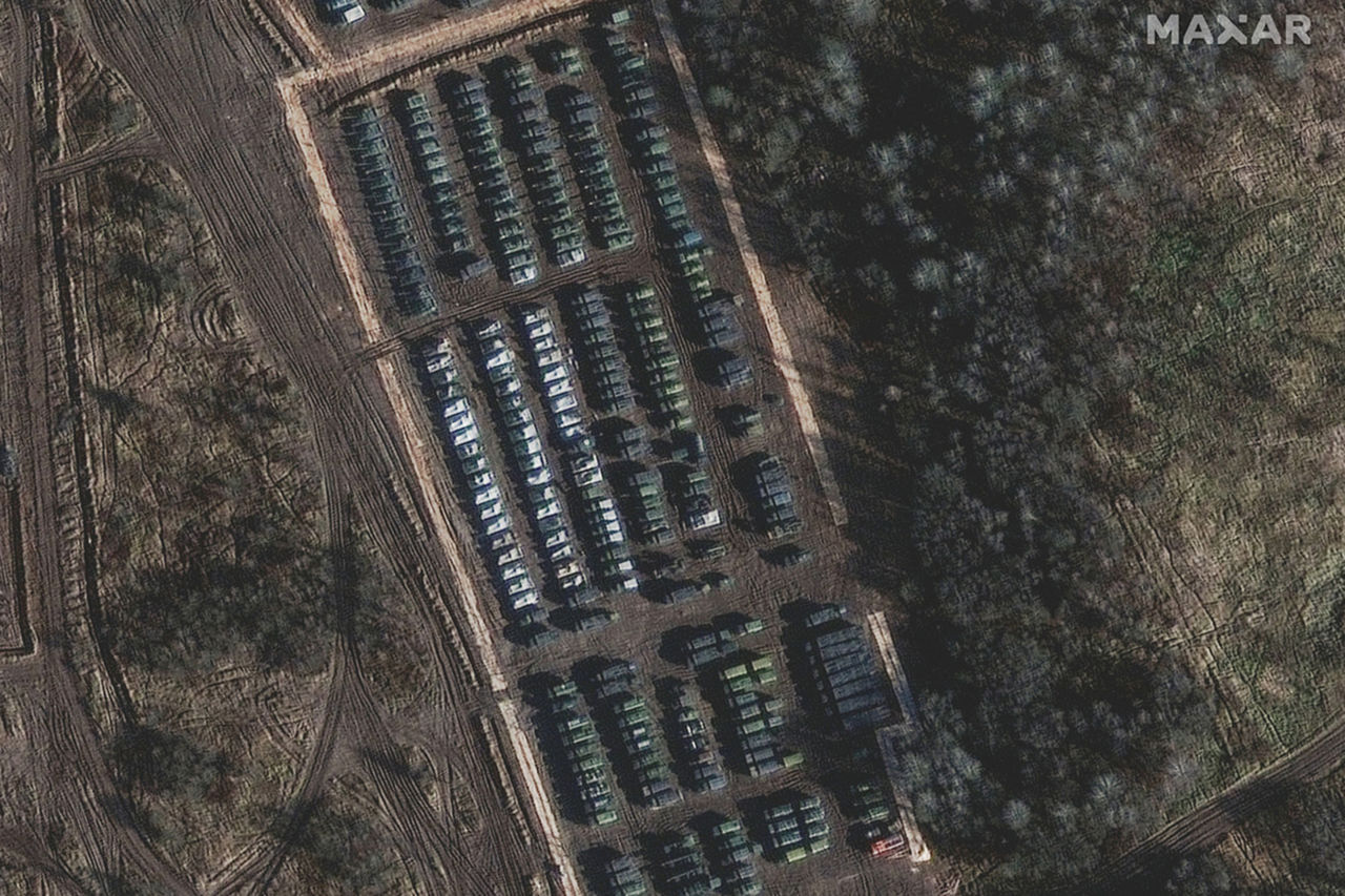 Politico: Россия сосредотачивает войска на границе с Украиной, обнародованы спутниковые снимки