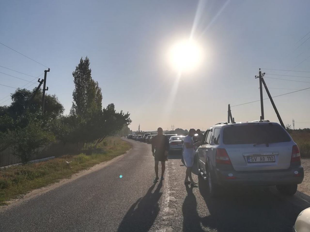 Многокилометровые очереди наблюдаются на всех КПП страны