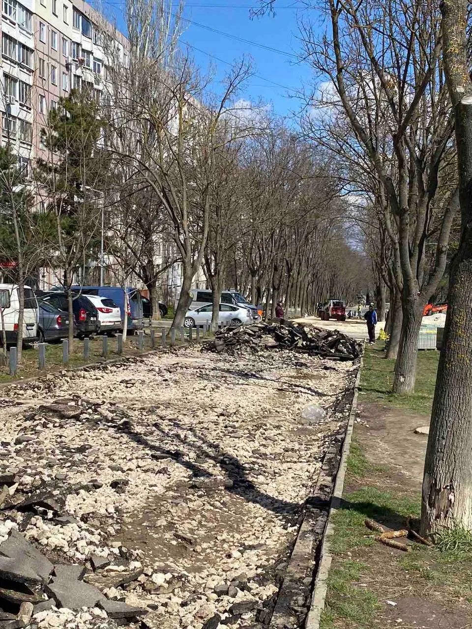 Продолжаются работы по ремонту тротуаров в столичном секторе Ботаника
