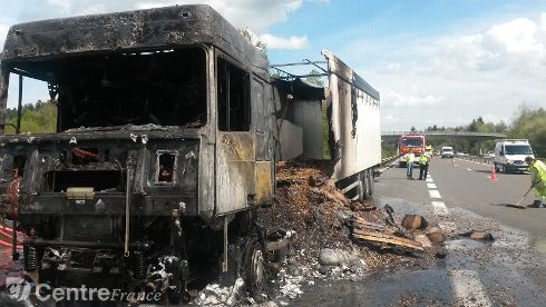 На дороге Франции дотла сгорела фура из Молдовы