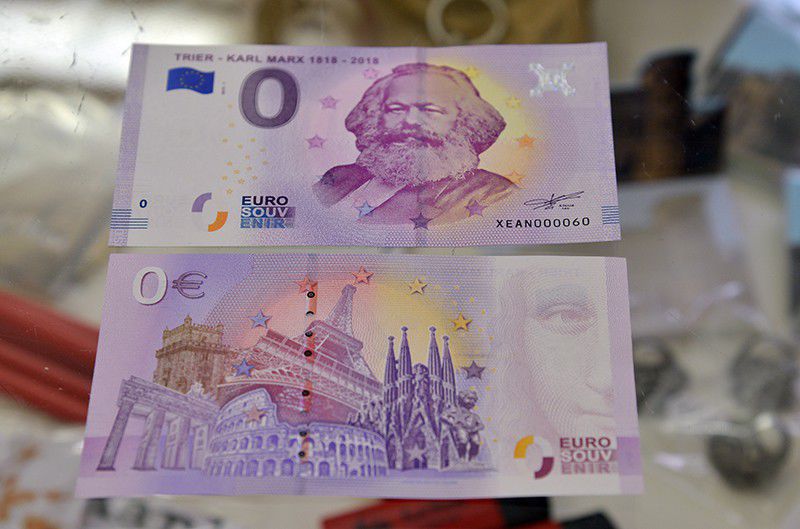 В Германии купюру "ноль евро" с Карлом Марксом продают за три