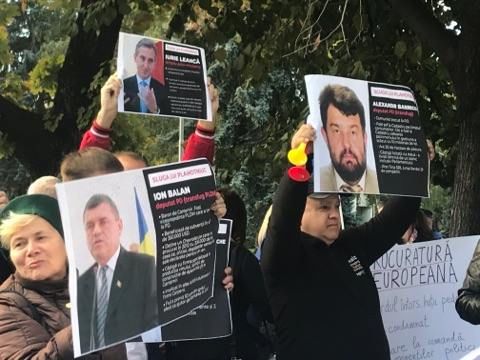 Движение ACUM протестовали у парламента, были стянуты отряды карабинеров