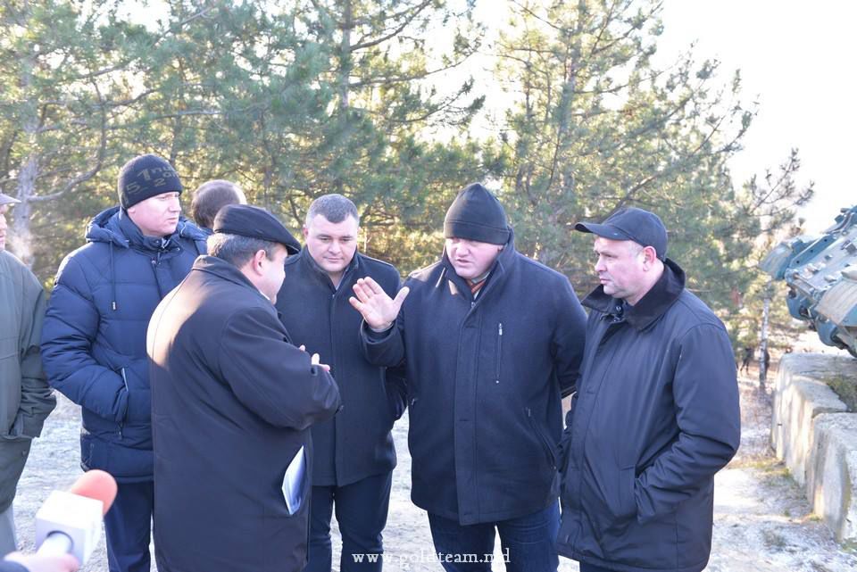 Социалисты препятствуют сносу танка в Корнештах