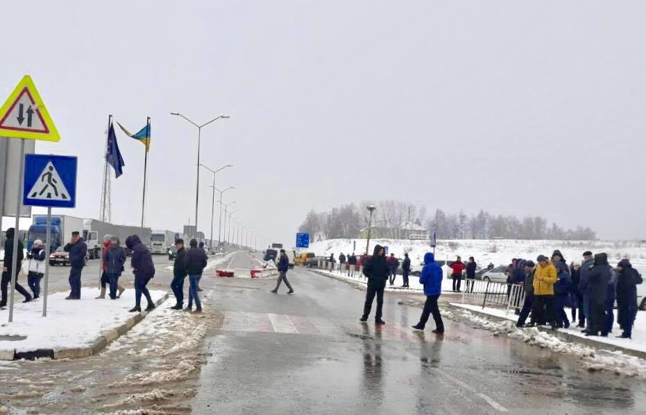 Украинцы из-за пошлин заблокировали движение на границе с Польшей