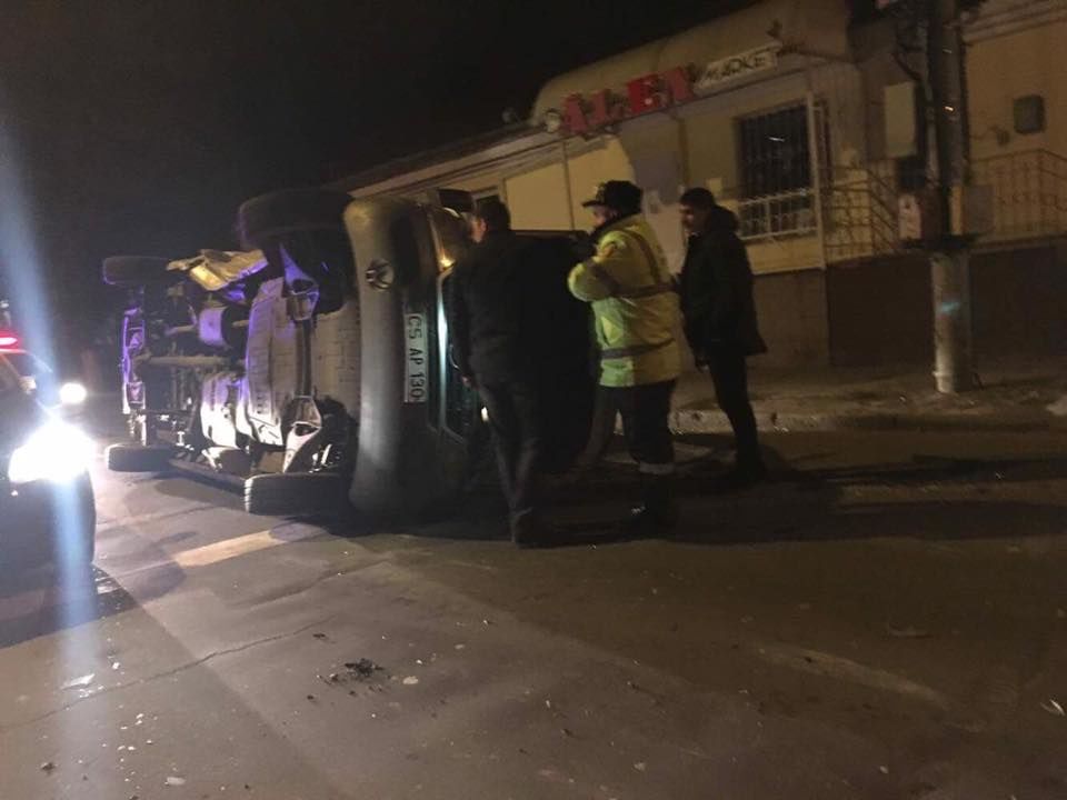 Buturuga mică, răstoarnă carul mare. Accident spectaculos în centrul capitalei