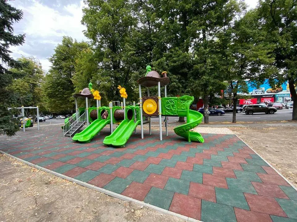 На Ботанике установлен новый детский игровой комплекс