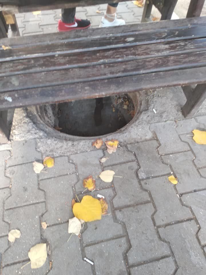 В Бельцах вместо канализационных люков используют скамейки