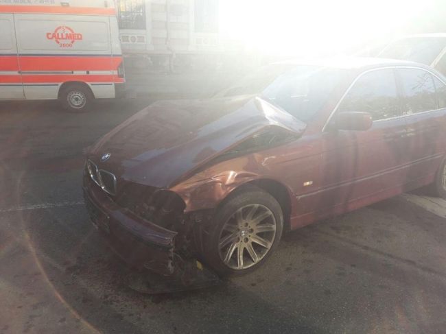 В Кишиневе карета скорой помощи, перевозившая пациента, столкнулась с BMW