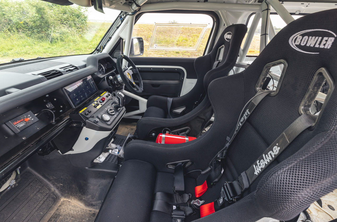 Новый Land Rover Defender обзавелся раллийной версией