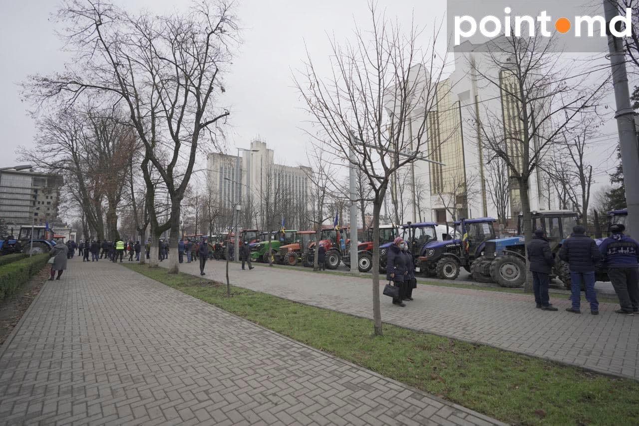 Фермеры вновь собрались перед парламентом: Мы не отступим