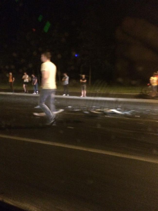 Accident cumplit cu bolizi de lux. Doua BMW-uri si un Lexus s-au ciocnit violent pe Alecu Russo
