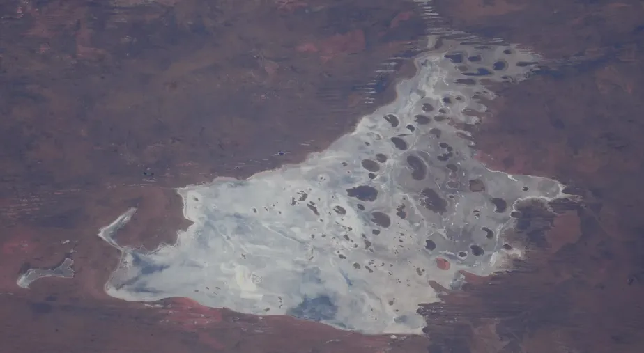 Un lac fantomă misterios, descoperit în Australia: Strălucirea sa a fost observată din spațiu