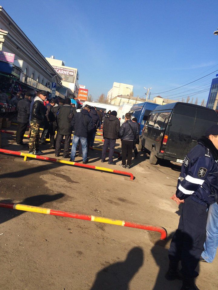 На Центральном автовокзале водителям запретили парковаться