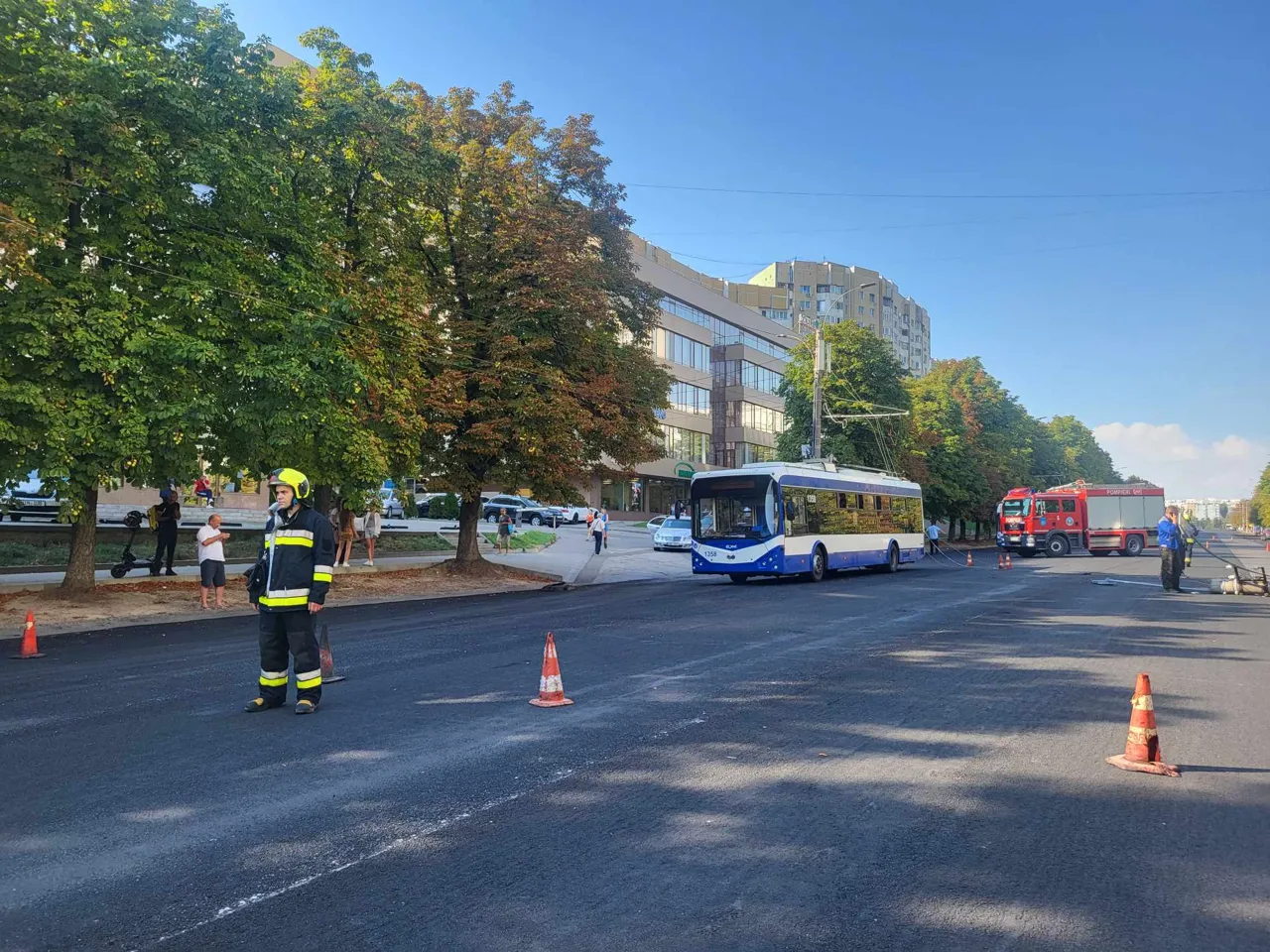 Un pilon s-a prăbușit pe un bulevard aglomerat din Chișinău