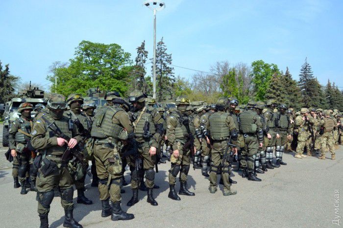 На Куликово поле в Одессе вывели военную технику