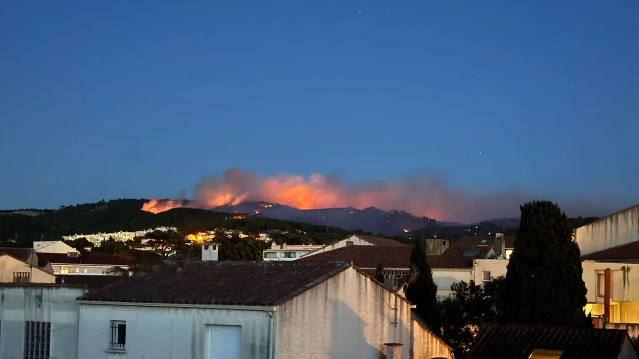 Incendiu de proporții în sudul Franței: Moldovenii care se află în zonă, îndemnați la prudență