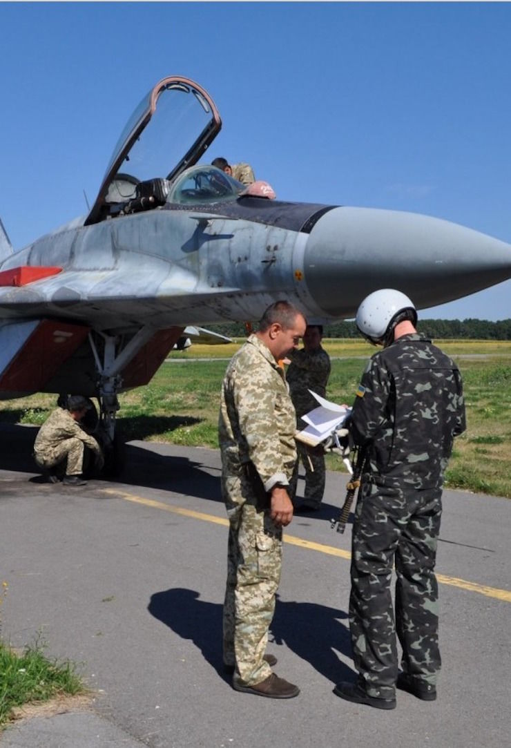 На трассе «Одесса-Киев» приземлились истребители Воздушных сил Украины
