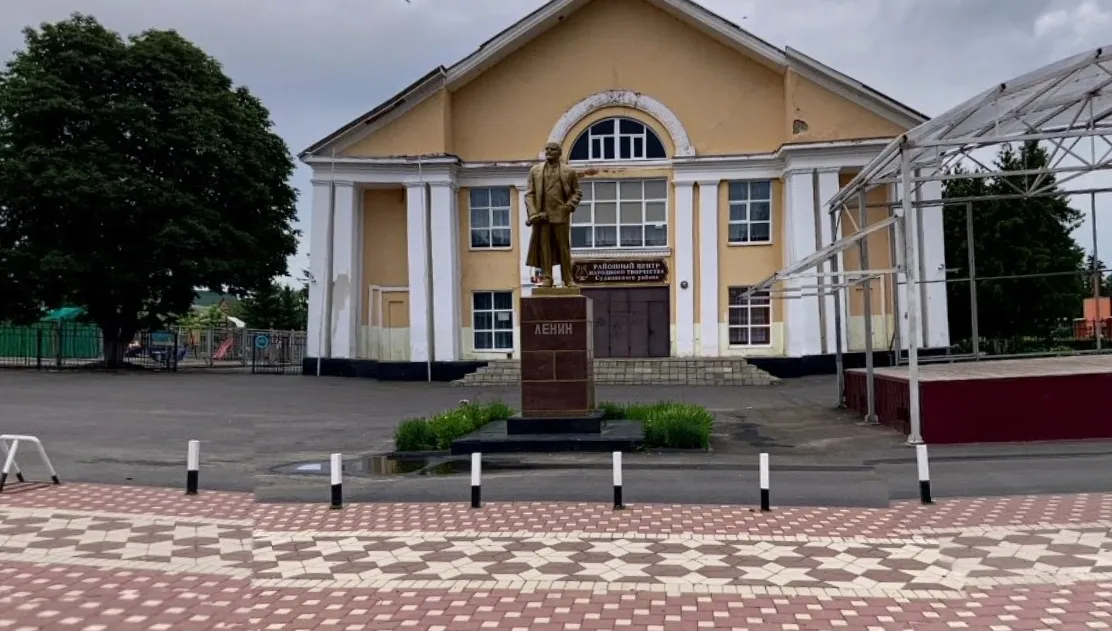В Судже снесли памятник Ленину