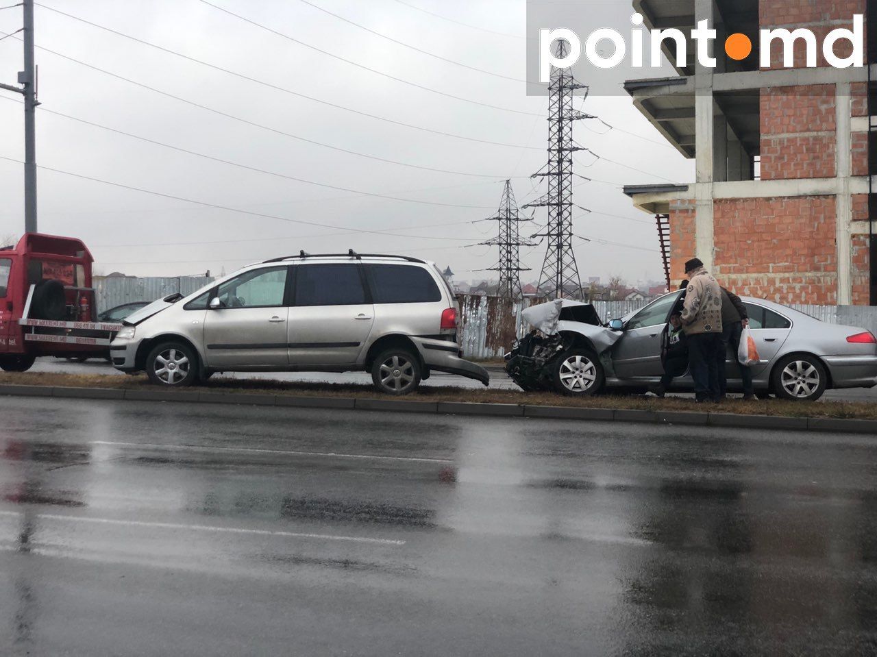 Авария с участием нескольких автомобилей произошла на Старой Почте