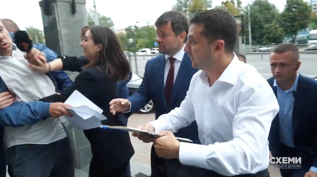 Пресс-секретарь Зеленского грубо оттолкнула журналиста