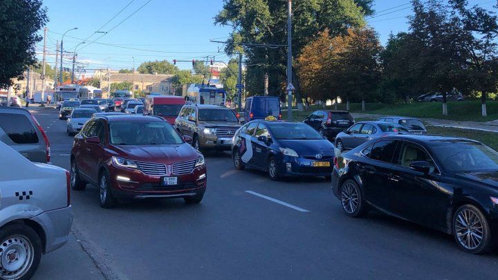 Кишинёв встретил новый учебный год утренними пробками