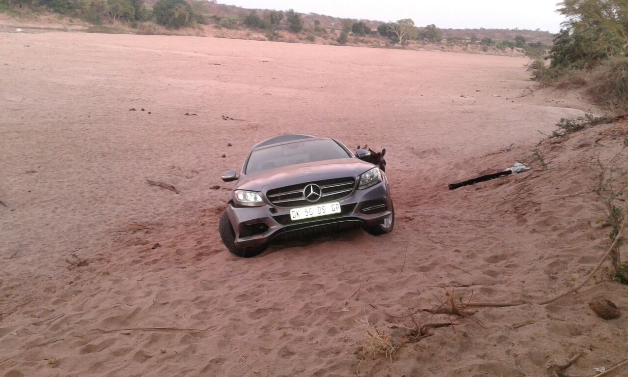 Полиция пресекла попытку перегона Mercedes на ослах в Африке