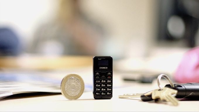 Nu e jucărie: Cum arată cel mai mic telefon mobil din lume