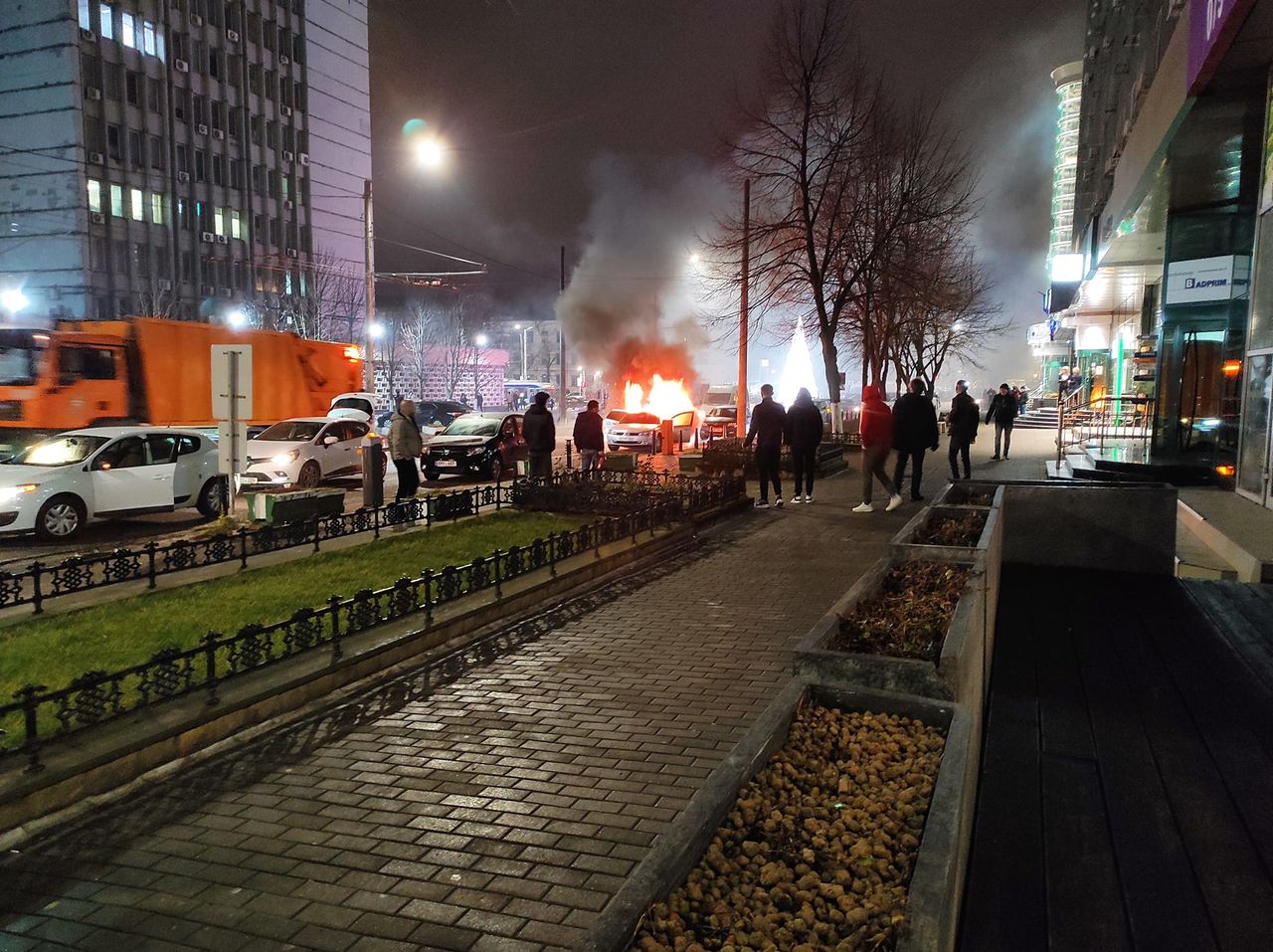В центре Кишинева вспыхнула машина
