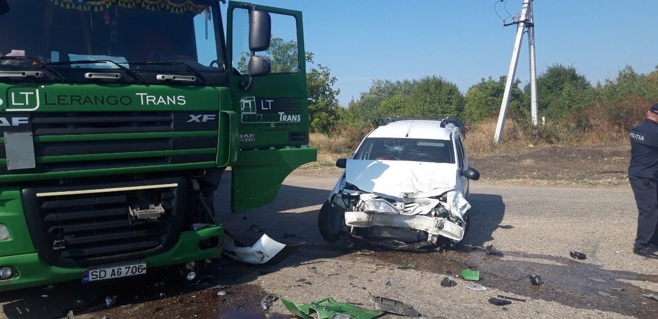 В Страшенах мужчина пострадал при столкновении автомобиля с грузовиком