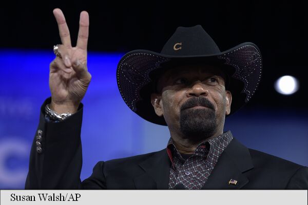 Trump numește în guvern un șerif negru foarte controversat